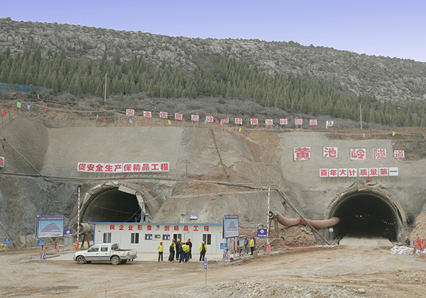 Smooth tunnel blasting